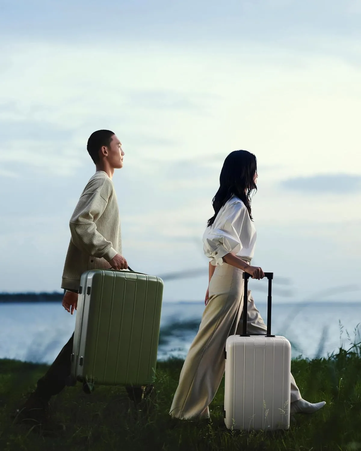 24 Inch Luggage with Spinner Wheels, Checked Luggage, Large Luggage for 5-7 Days Travel, 100% Hardshell PC, TSA Lock, 26.3 X 17.7 X 10.8 (Lily White, Missouri)