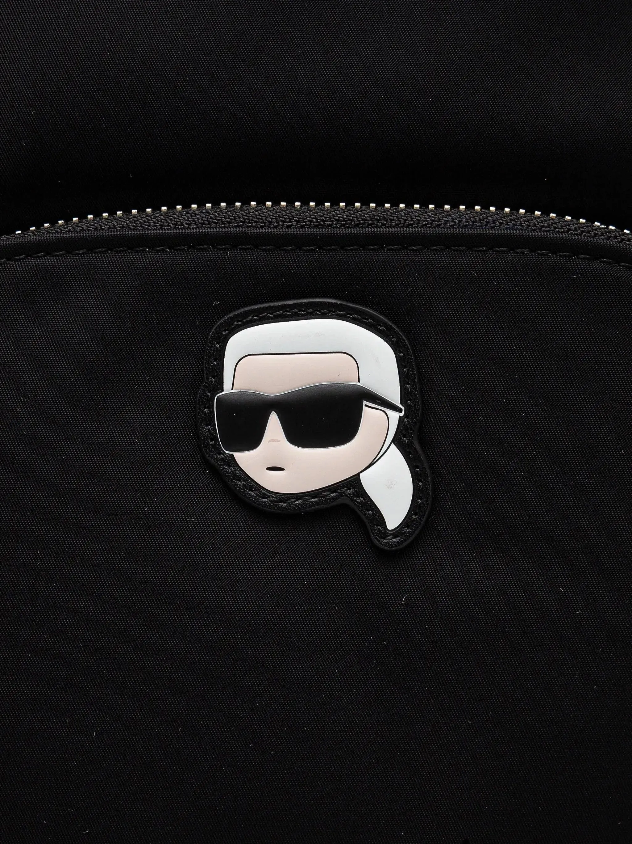 Karl Lagerfeld Black Top Zip Handväska med dammväska