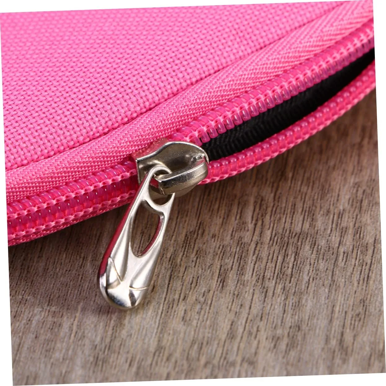 Portable Key Case for Essential Oils Stylish Oil Cases with Compartments Holds Bottles Convenient Handle for Travel and Home Use Pink 2ml