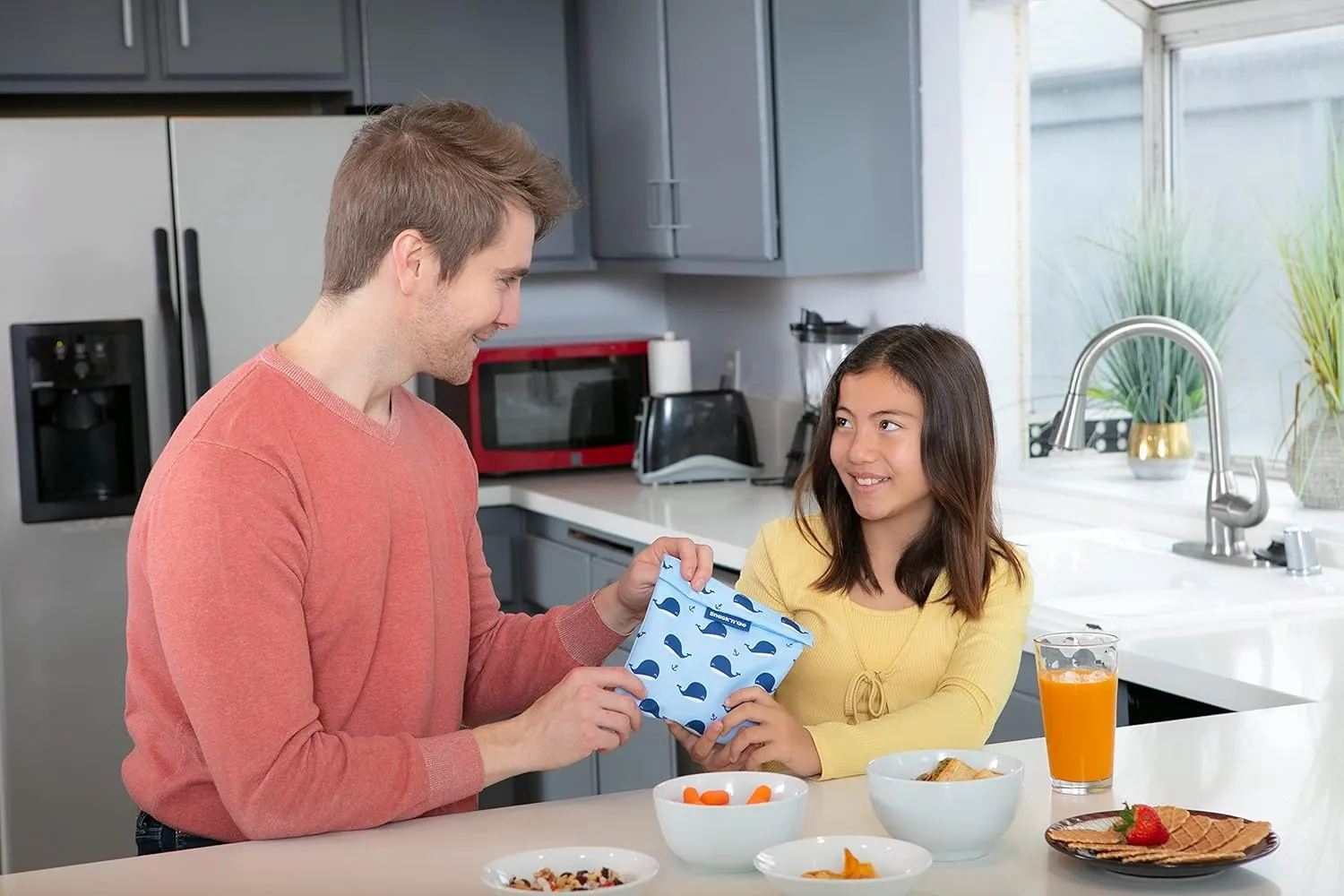 ROLL'EAT ® Snack'n'Go Animals | Reusable Snack Bag | Kids Snacks Container | Eco Friendly Food Bag | Reusable Bag for Snack Storage | Whale Design
