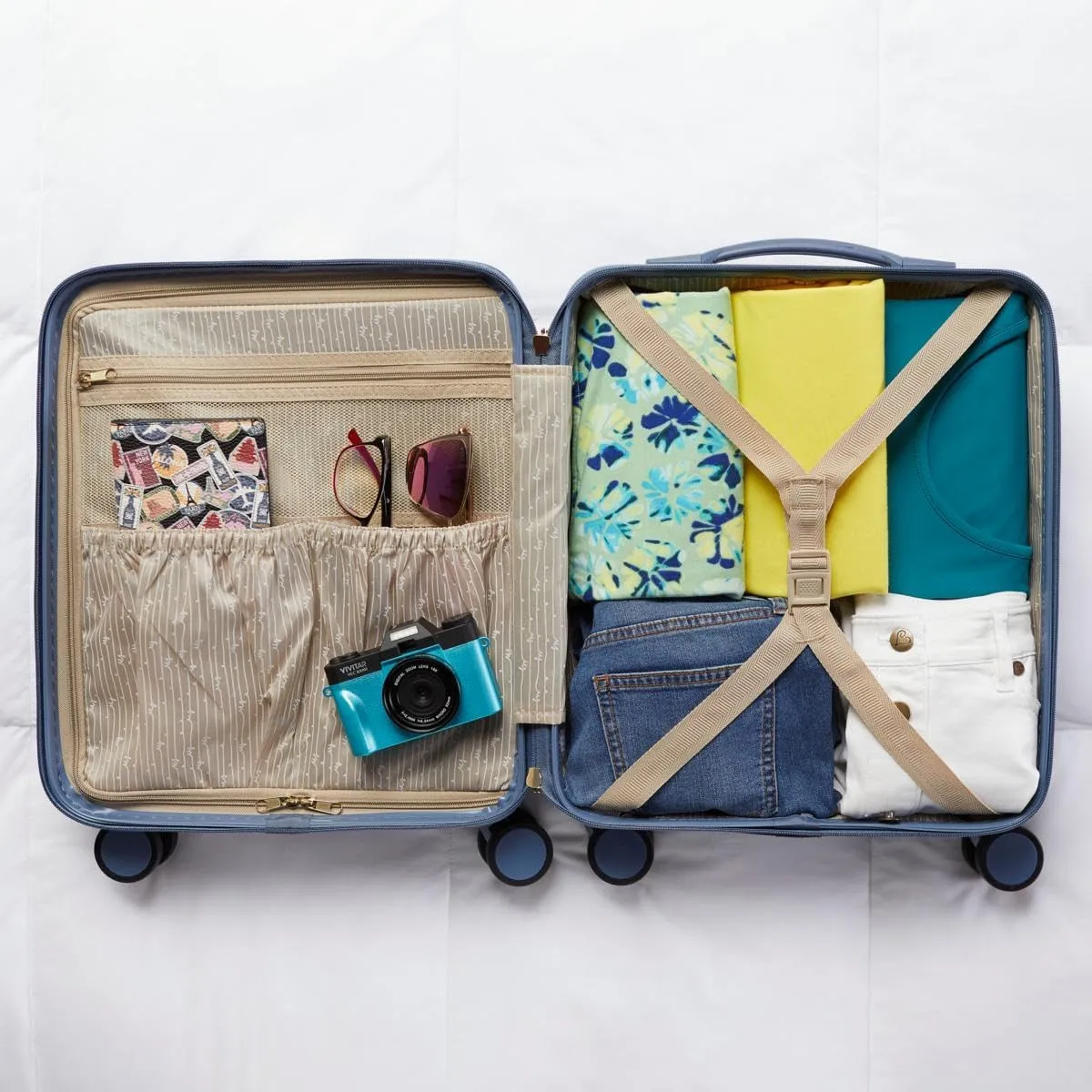 Samantha Brown 19"" Hardside Mini Spinner Luggage (Black)