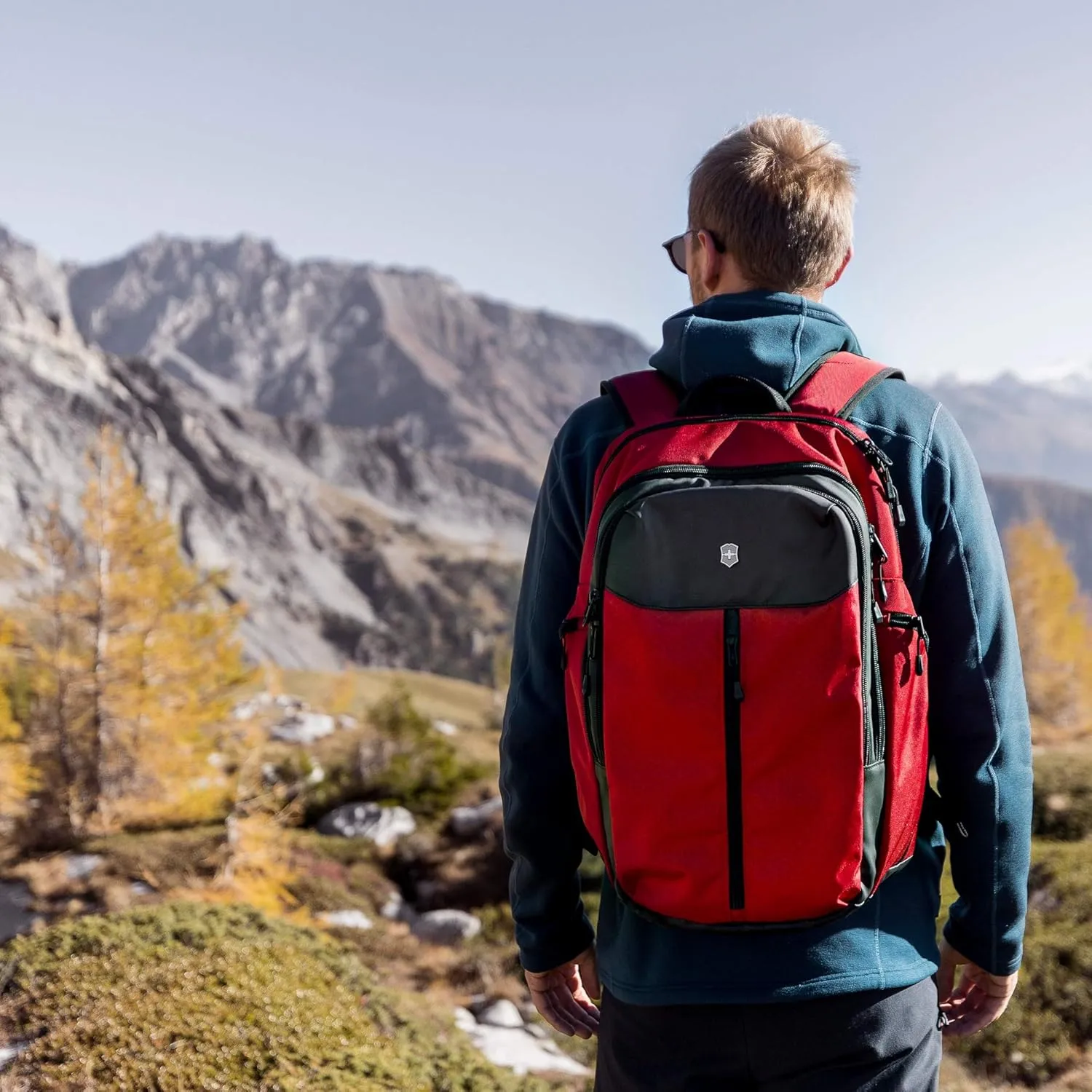 Victorinox Altmont Original Vertical-Zip Laptop Backpack - Travel Backpack for 17" Laptop - Premium Travel Accessory - 24 Liters, Red