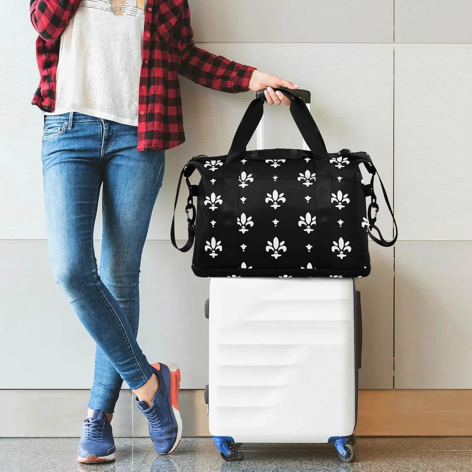 White Black Fleur De Lis Foldable Travel Bag, Camping Luggage bag, Portable Gym Bag, Sports Bag, Toiletry Bag with Handles Adjustable Shoulder Strap